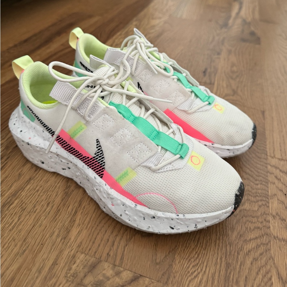 NIKE SNEAKERS. SIZE US 8